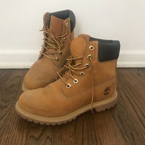 Women’s Timberland Boots 7.5 - Barley Worn!!